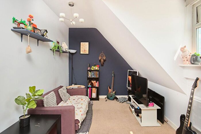 1 Bedroom Flat For Sale In Whiteway Road, St George, BS5