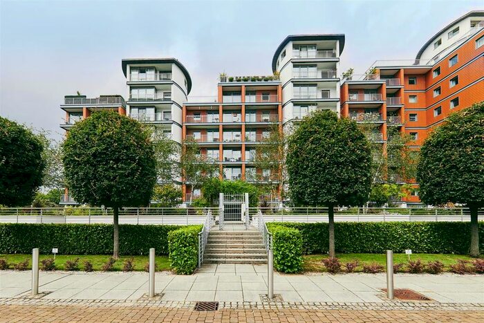 1 Bedroom Flat To Rent In Holland Gardens, Brentford, TW8