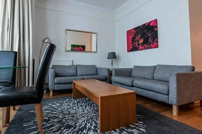 2 Bedroom Flat To Rent In Kew Gardens Road, Richmond, TW9