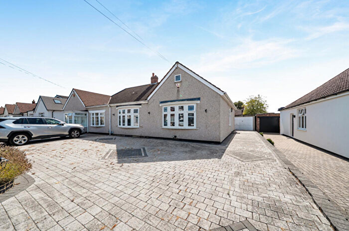 3 Bedroom Bungalow For Sale In Albury Avenue, Bexleyheath, Kent, DA7