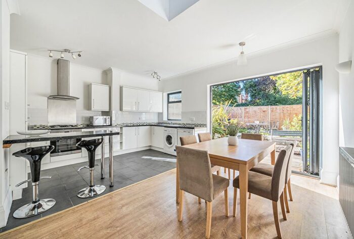 2 Bedroom Maisonette For Sale In Kirkstall Road, London, SW2