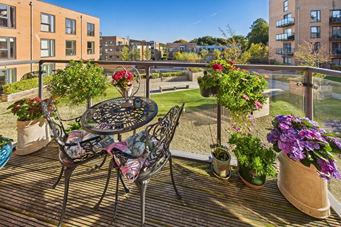 2 Bedroom Flat For Sale In The Embankment, Hemel Hempstead, HP3