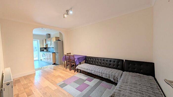 2 Bedroom Flat To Rent In Nibthwaite Road, Harrow-On-The-Hill, Harrow, HA1
