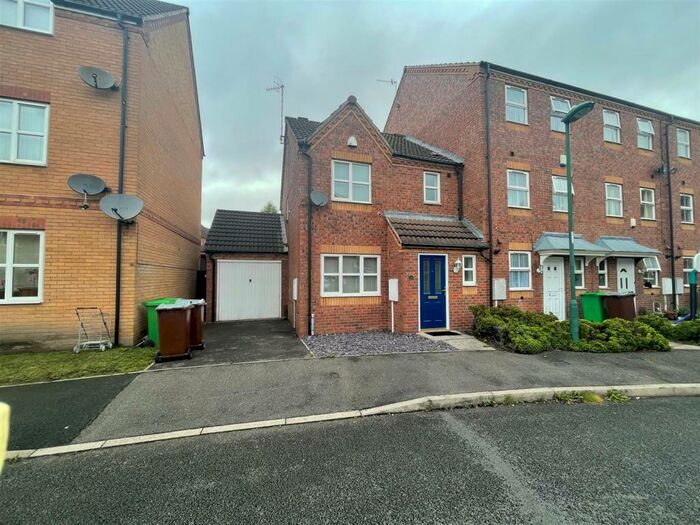 3 Bedroom End Of Terrace House To Rent In Edmonstone Crescent, Nottingham, NG5