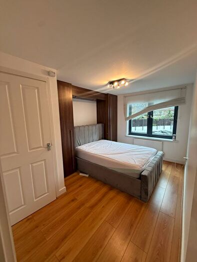 1 Bedroom Flat To Rent In Bramley Crescent, Ilford, IG2