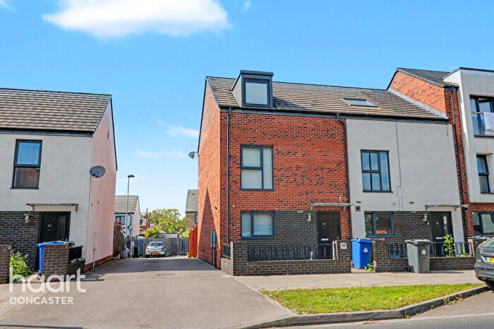 3 Bedroom End Of Terrace House For Sale In Woodfield Way, Balby, Doncaster, DN4