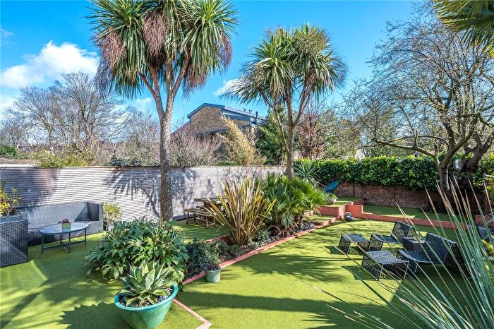 4 Bedroom Semi-detached House For Sale In Southgate Road, Islington, London, N1