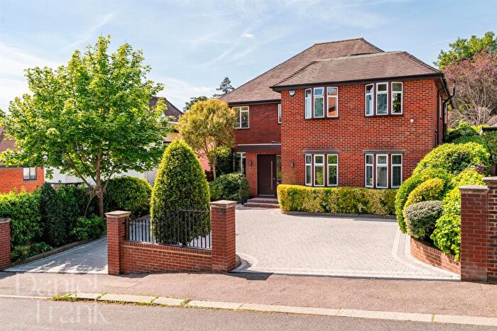 4 Bedroom Detached House For Sale In Ollards Grove, Loughton, IG10