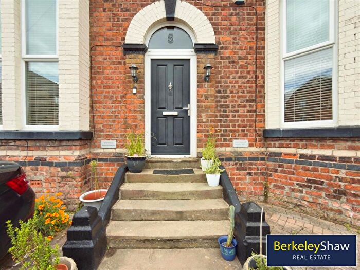 2 Bedroom Apartment For Sale In Courtenay Road, Waterloo, Liverpool, L22