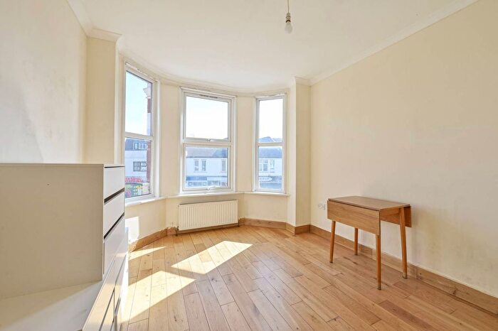 2 Bedroom Flat To Rent In Durnsford Road, Southfields, SW19
