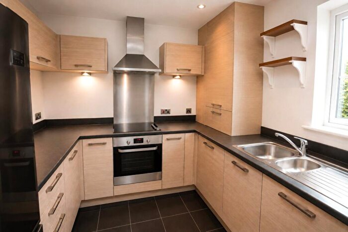 2 Bedroom Apartment To Rent In Chalfont Road, London, SE25