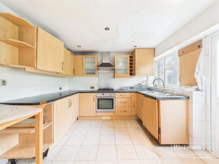 4 Bedroom Semi-detached House For Sale In Mallard Way, Kingsbury, London, NW9