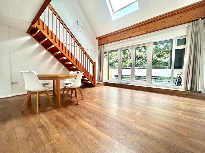 1 Bedroom Flat To Rent In York Court, Kingsway Gardens, Andover, SP10