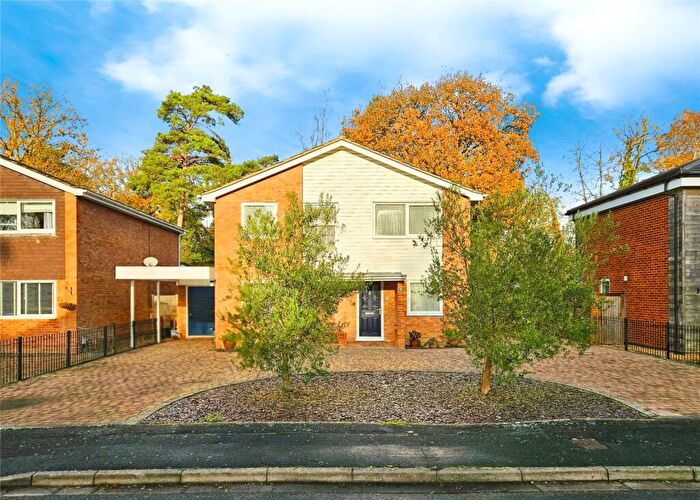 4 Bedroom Detached House For Sale In Fir Tree Way, Fleet, Hampshire, GU52