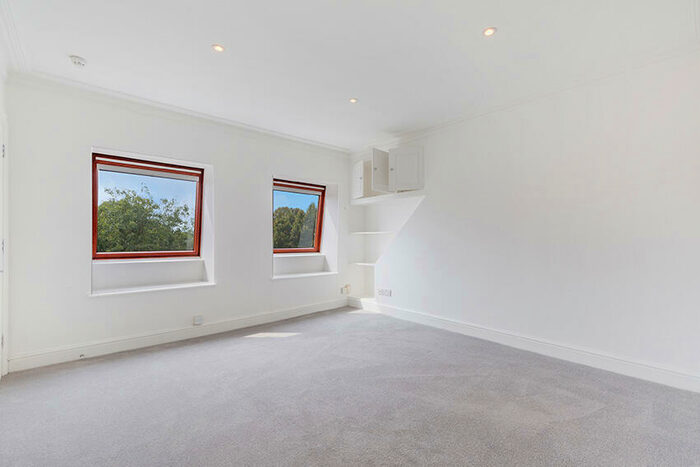 2 Bedroom Apartment To Rent In The Gardens, East Dulwich London, SE22