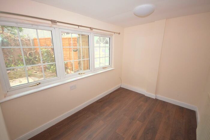 Flat To Rent In Portmeadow Walk, London, SE2