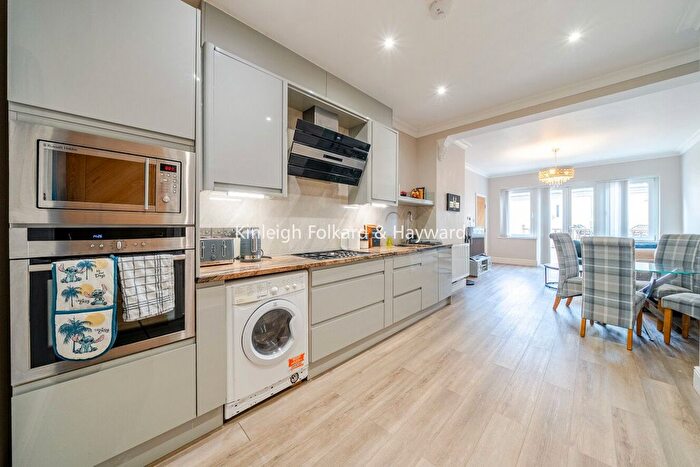 4 Bedroom Flat To Rent In Rosedene Avenue, London, SW16