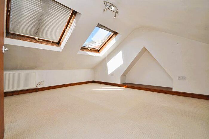 3 Bedroom Terraced House For Sale In Seaforth Avenue, Motspur Park, KT3