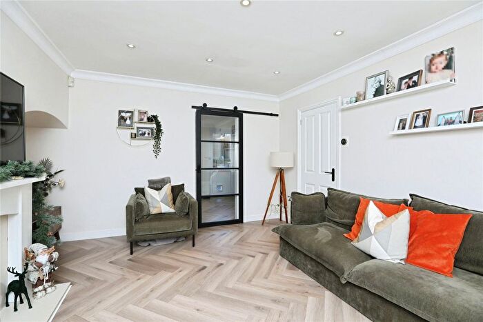 3 Bedroom End Terrace House For Sale In Lushington Road, Maidstone, Kent, ME14