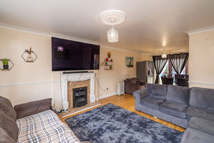 3 Bedroom Detached House For Sale In Orchard Grove, Dunscroft, Doncaster, DN7