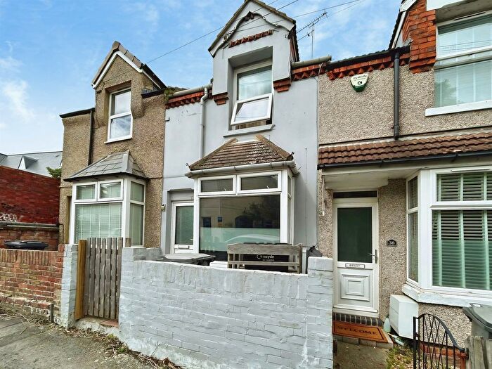 3 Bedroom Terraced House For Sale In Radnor Street, Swindon, SN1