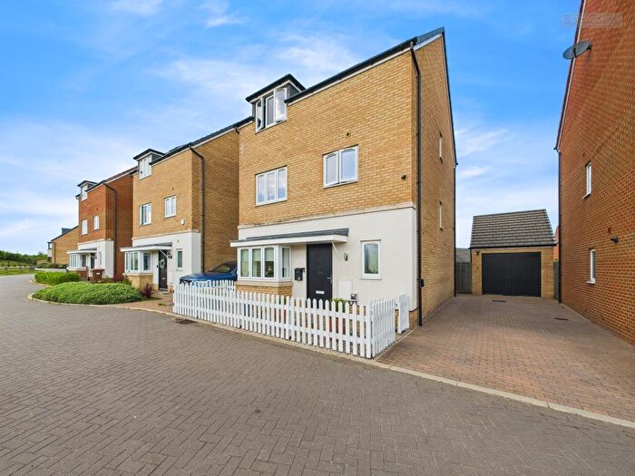 5 Bedroom Detached House For Sale In Firecrest, Hampton Vale, Peterborough, PE7