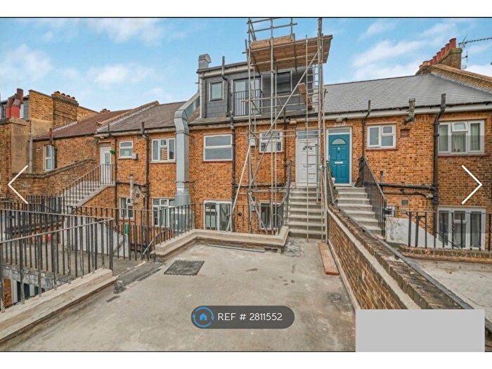 3 Bedroom Flat To Rent In Brockley Road, London, SE4