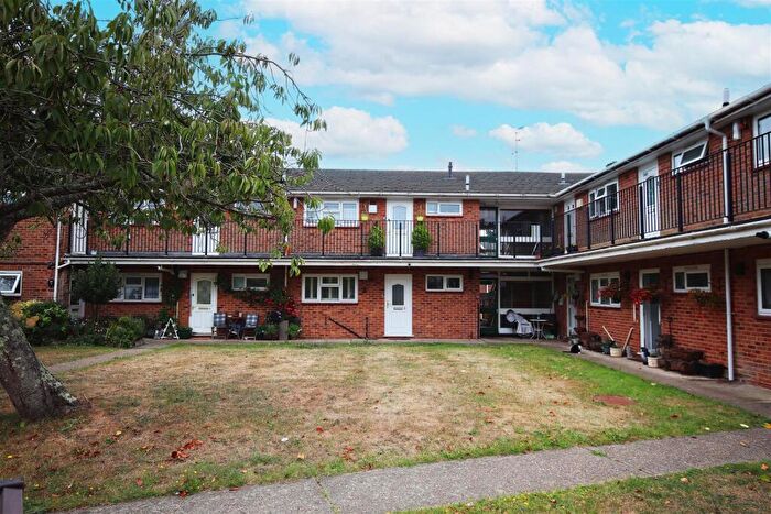 1 Bedroom Flat To Rent In South Street, Pennington, Lymington, SO41