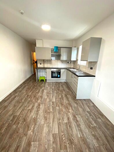 3 Bedroom Duplex To Rent In Penarth Road, Cardiff(City), CF11