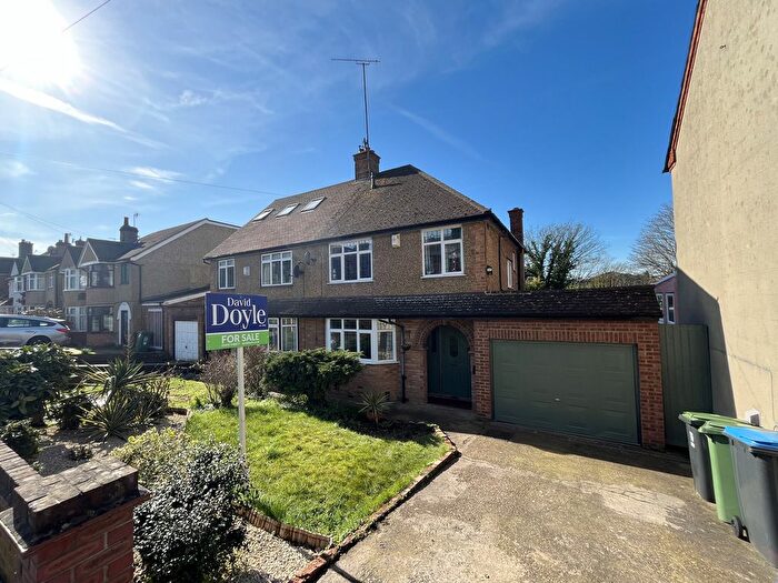 3 Bedroom Semi-Detached House For Sale In Alexandra Road, Hemel Hempstead, HP2