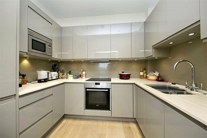 1 Bedroom Flat To Rent In High Street, Teddington, TW11