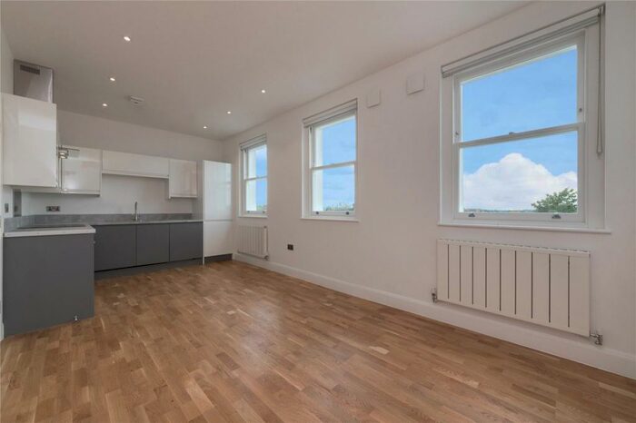 1 Bedroom Flat To Rent In Parchmore Road, Thornton Heath, Surrey, CR7