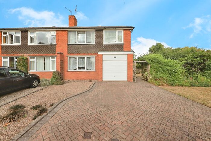 3 Bedroom Semi-detached House For Sale In Kennedy Close, Kidderminster, DY10