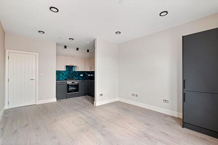 1 Bedroom Flat For Sale In Lennards Court, Chiswick High Road, Chiswick, London, W4