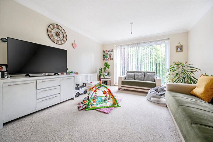 1 Bedroom Flat To Rent In Woodlea Lodge, Wellington Road, Enfield, EN1