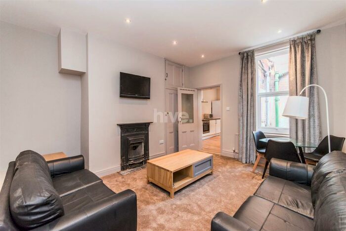 2 Bedroom Flat To Rent In Holmwood Grove, Jesmond, Newcastle Upon Tyne, NE2