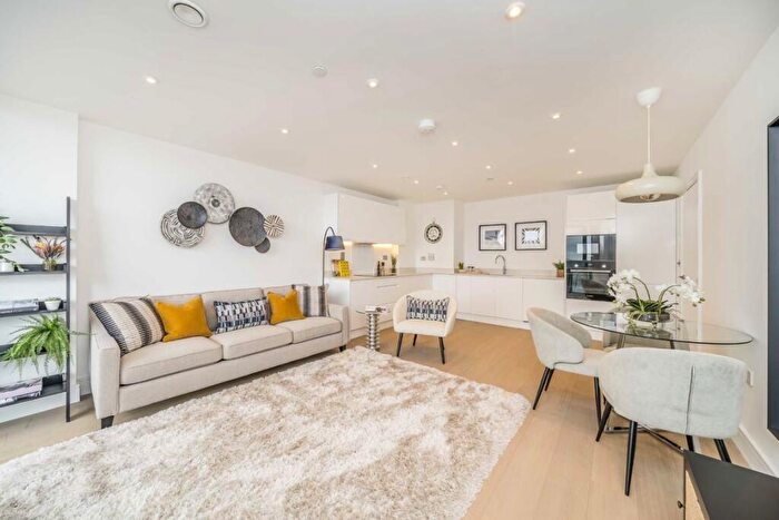 2 Bedroom Flat For Sale In Yelverton Road, Battersea, SW11