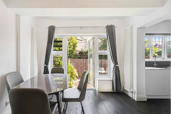 2 Bedroom Flat To Rent In Fairlawn Avenue, London, W4