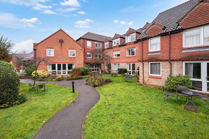 1 Bedroom Property For Sale In Springfield Meadows, Weybridge, KT13