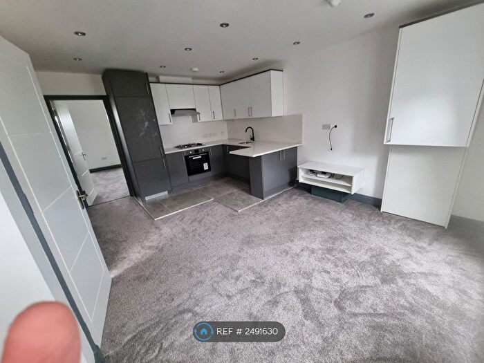 1 Bedroom Flat To Rent In York Road, Ilford, IG1