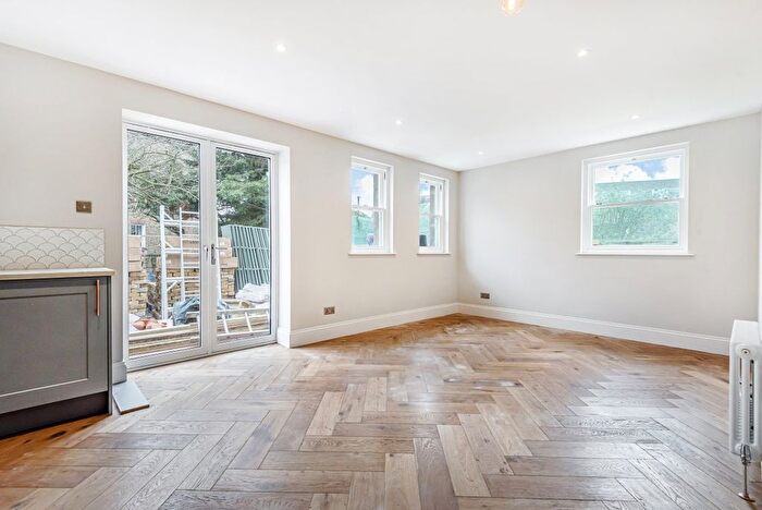 1 Bedroom Flat To Rent In Queens Road, Wimbledon, London, SW19