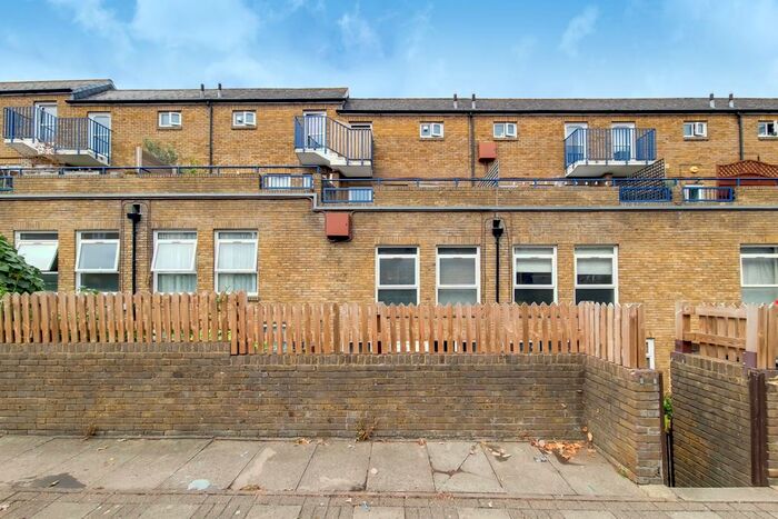 4 Bedroom Maisonette To Rent In Marlbrough Avenue, London, E8
