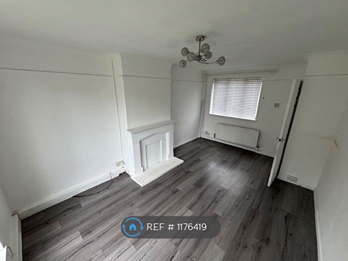 2 Bedroom End Of Terrace House To Rent In Mendip Road, Chelmsford, CM1
