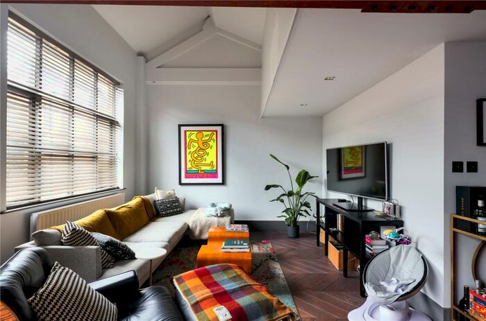 2 Bedroom Flat To Rent In Independent Place, London, E8