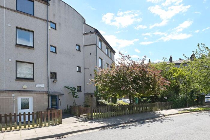 2 Bedroom Flat For Sale In / Hermits Croft, Newington, Edinburgh, EH8