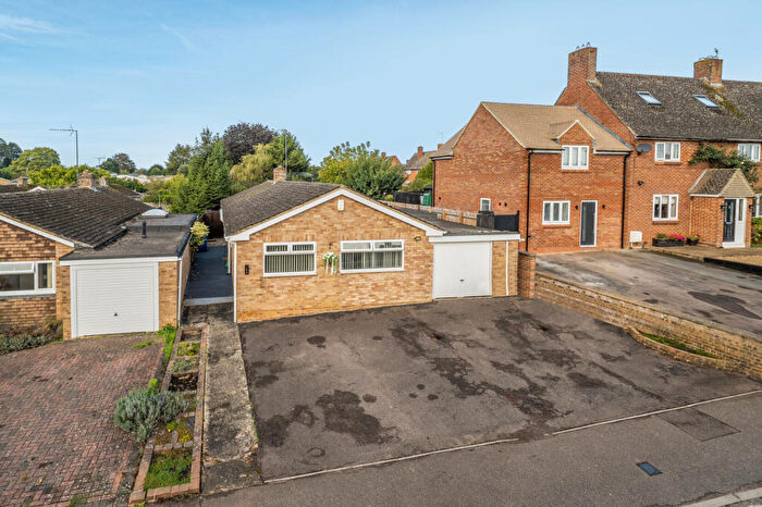 4 Bedroom Bungalow For Sale In Rochester Way, Twyford, Banbury, OX17