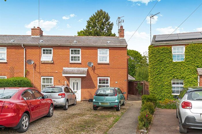 2 Bedroom End Terrace House For Sale In Easington Road, Banbury, OX16