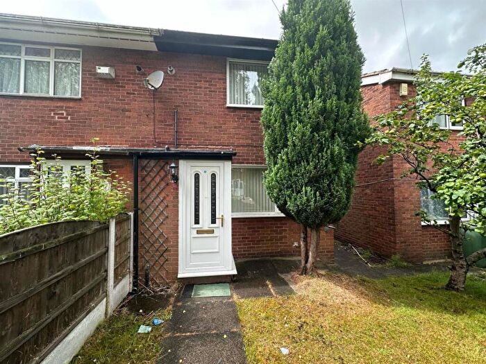 2 Bedroom Semi Detached House To Rent In Chancery Walk, Chadderton, Oldham, OL9