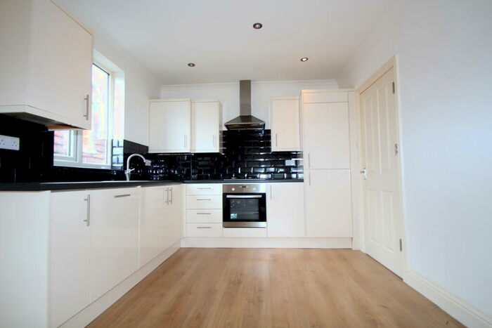1 Bedroom Flat To Rent In Howden Road, SE25