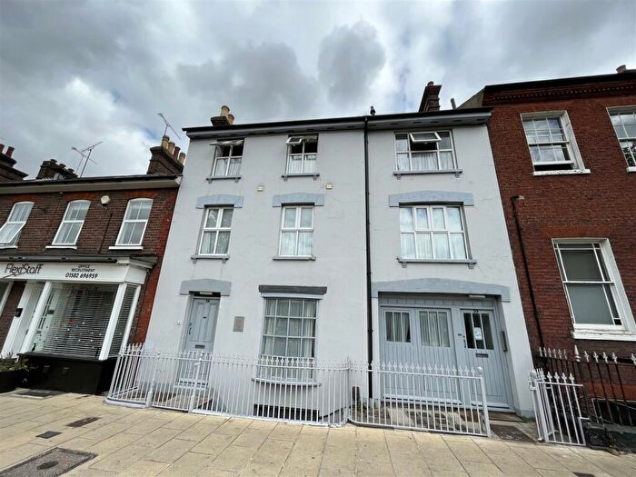3 Bedroom Flat To Rent In The Grey House, Dunstable, LU6